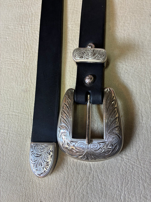 ENGRAVED FEATHER BUCKLE BELT